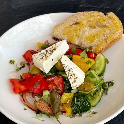 Салат Греческий с оливками и маслинами в Berberry & ptichka по цене 699 ₽