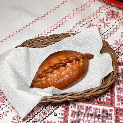 Пирожок с яблоком в Трактиръ Кадриль по цене 110 ₽