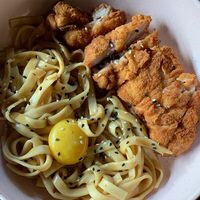 Лапша удон с цыплёнком и маринованным желтком в Улитка