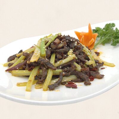 Жареная говядина с сухим острым перцем по-сычуански в Золотая панда по цене 2896 ₽