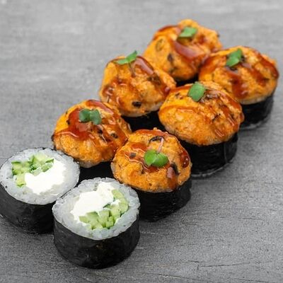 Запеченный ролл с мидиями в ROLLS KING SUSHI KINGDOM по цене 1247 ₽