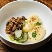 Бефстроганов с картофельным пюрев Современники