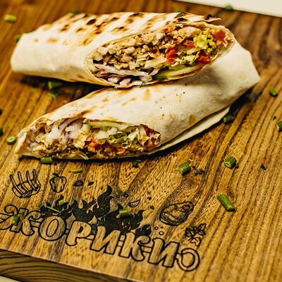 Шаурма куриная большая в Жорики кухня на углях по цене 450 ₽