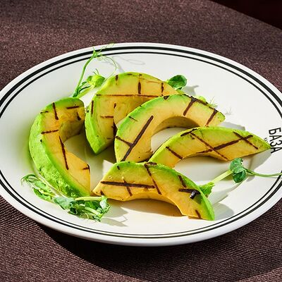 Авокадо на гриле в База по цене 650 ₽