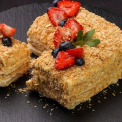 Торт Наполеонв Burger and desserts по цене 489 ₽