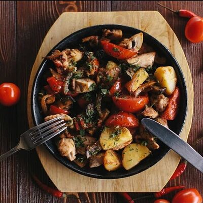 Сковородка с телятиной в Rafferti по цене 790 ₽