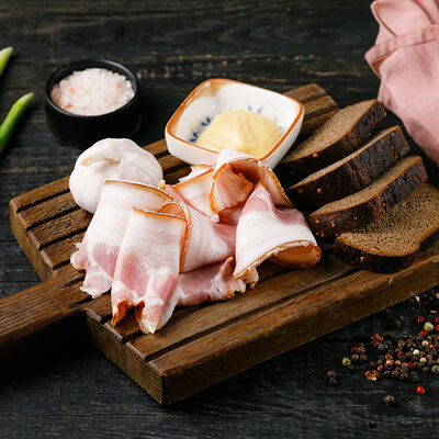 Сало с черным хлебом и горчицей в Славянский базаръ по цене 450 ₽