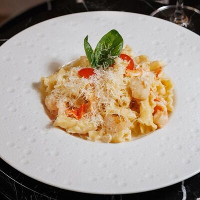 Паста Кампанелле с камчатским крабом, креветками и гребешком в AGATA по цене 1080 ₽