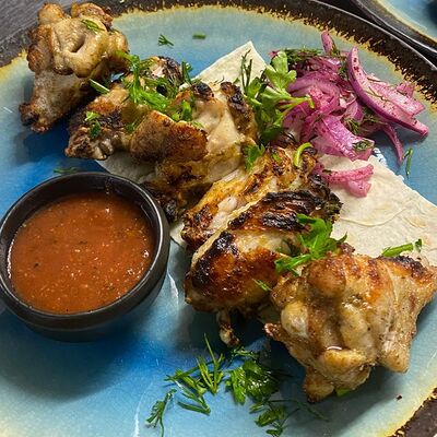 Куриные крылья в СтругановЪ по цене 590 ₽