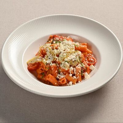 Паста с соусом из печеных перцев, артишоками и греческой фетой в Massimo по цене 630 ₽