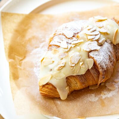 Ванильный круассан в KARMA по цене 438 ₽