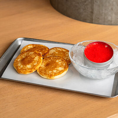 Риет из форели с икрой тобико и домашними оладушкамив ФишДиллерс по цене 589 ₽