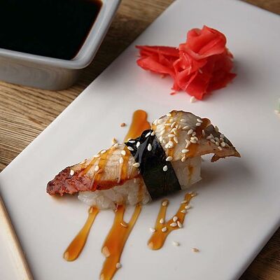 Суши с угрём в Андеграунд Pizza & Sushi по цене 127 ₽