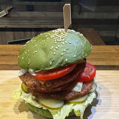 Двойной Чикенбургер в Ragnar bar по цене 815 ₽