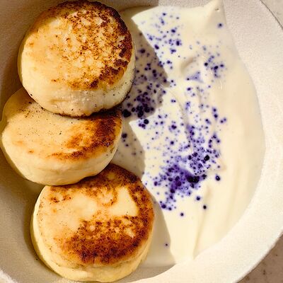 Сырники с голубой матчей в Haishen-wai по цене 540 ₽