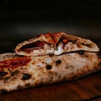Кальцоне с тунцом в Gioffre