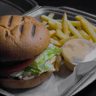 Бургер с мраморной говядиной в Крылья по цене 610 ₽