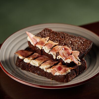 Чесночные гренки с беконом в Menthol по цене 295 ₽