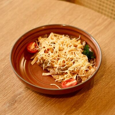 Феттуччине в сливочном соусе с говядиной и грибами в Rice foodcoffee по цене 3940 ₸