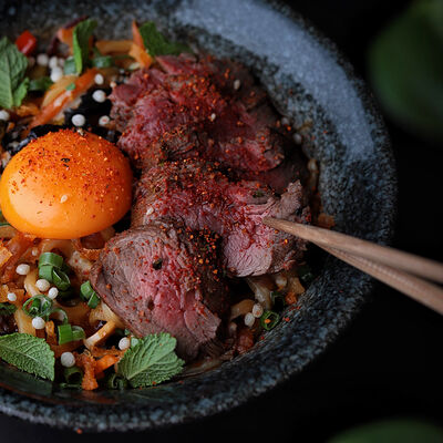 Лапша с говядиной и овощами в Zuka по цене 1200 ₽