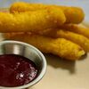 Сырные палочки Моцарелла с брусничным соусом в Генрих и Генриетта по цене 360