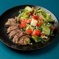 Стейк-салат в Mesto Sushi & Grill