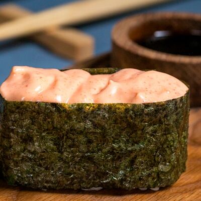 Спайси-суши Кальмар в Рам Суши по цене 160 ₽