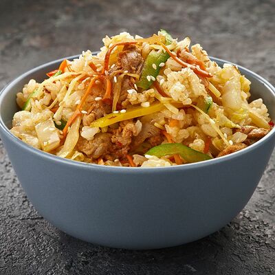 Вок Рис со свининой в соевом соусе с карри в Korean Chick по цене 279