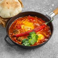 Шакшука ливанская с кебабом из ягненка в Easy Hummus