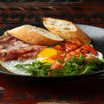 Глазунья с беконом в Bistro 113 по цене 430 ₽