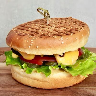 Бургер с говядинойв Level food по цене 480 ₽