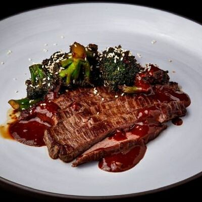 Говядина с брокколи и кунжутом в Кабуки по цене 690