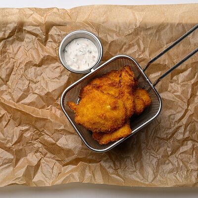 Наггетсы куриные с соусом ранч в Bronze lion по цене 470 ₽