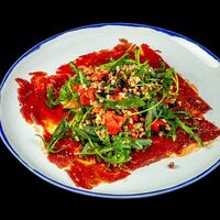 Салат с карпаччо из говядины в Костер