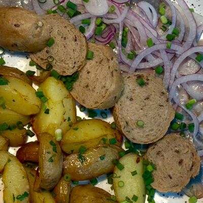 Селедочка по-русски с картофелем в Хантама по цене 470 ₽