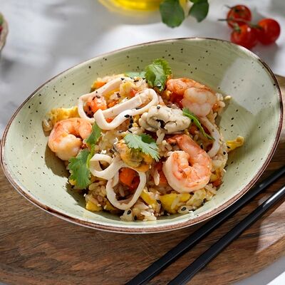 Рис с морепродуктами в Петрушка по цене 444 ₽