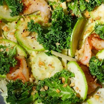 Зеленый салат с креветками в Gino Cafe по цене 890 ₽