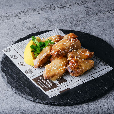 Куриные крылья в кисло-сладком соусе в THE BOX по цене 490