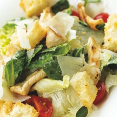 Салат Цезарь с курицей в Adriano Leonardo по цене 600 ₽