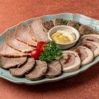 Мясное ассорти в Авлабар