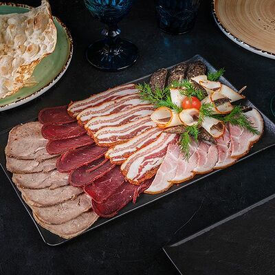 Мясное ассорти в Лаваш 1 по цене 1400 ₽