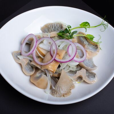 Грузди с луком в Рябинушка по цене 720 ₽