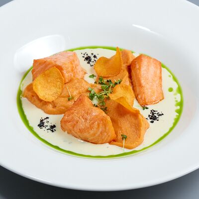 Лосось конфи с кремом из батата и соусом том-кха в Stella Lounge по цене 51 р.