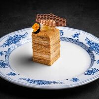 Медовик в Capo Ristorante