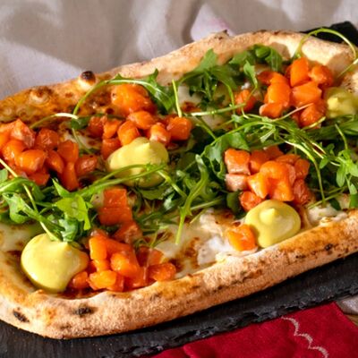 Фокачча с тартаром из форели в Mama Roma по цене 658 ₽