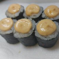 Ролл с мидиями в Sushi Vrn