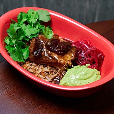 Томленая телятина с финиками и рисом пилаф в Chester по цене 780 ₽