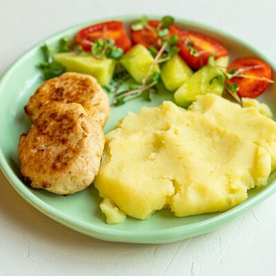 Котлетки с пюре в Мыскофе по цене 420 ₽