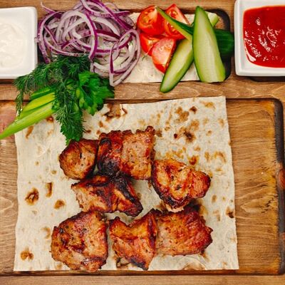 Шашлык из cвинoй шейки в Bizon Grill Café по цене 880 ₽