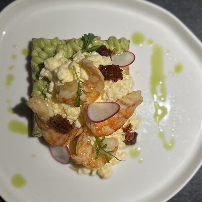 Картофельная вафля с креветками и гуакамоле в Fllore cafe по цене 699 ₽